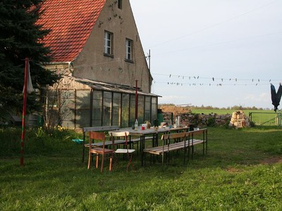 Tisch Jänkendorf http://www.holderbusch-ev.de/de/media/impressionen/images/16.jpg